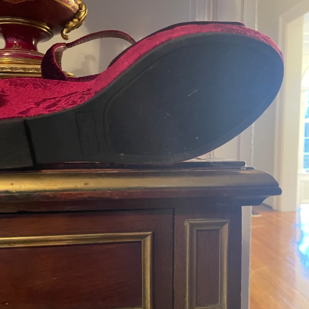 Designer Rampage Burgundy Velvet Wedge Sandal, Never worn - Picture 9 of 9